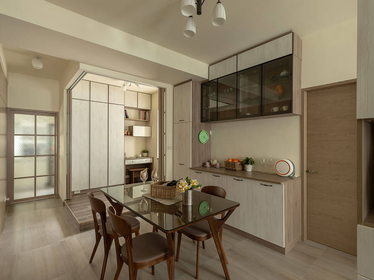 本案為逾 52 年的高齡老宅，將原本漏水、地板塌陷等問題逐步解決後，重新固化安全性與優化生活機能，使老屋煥然新生。